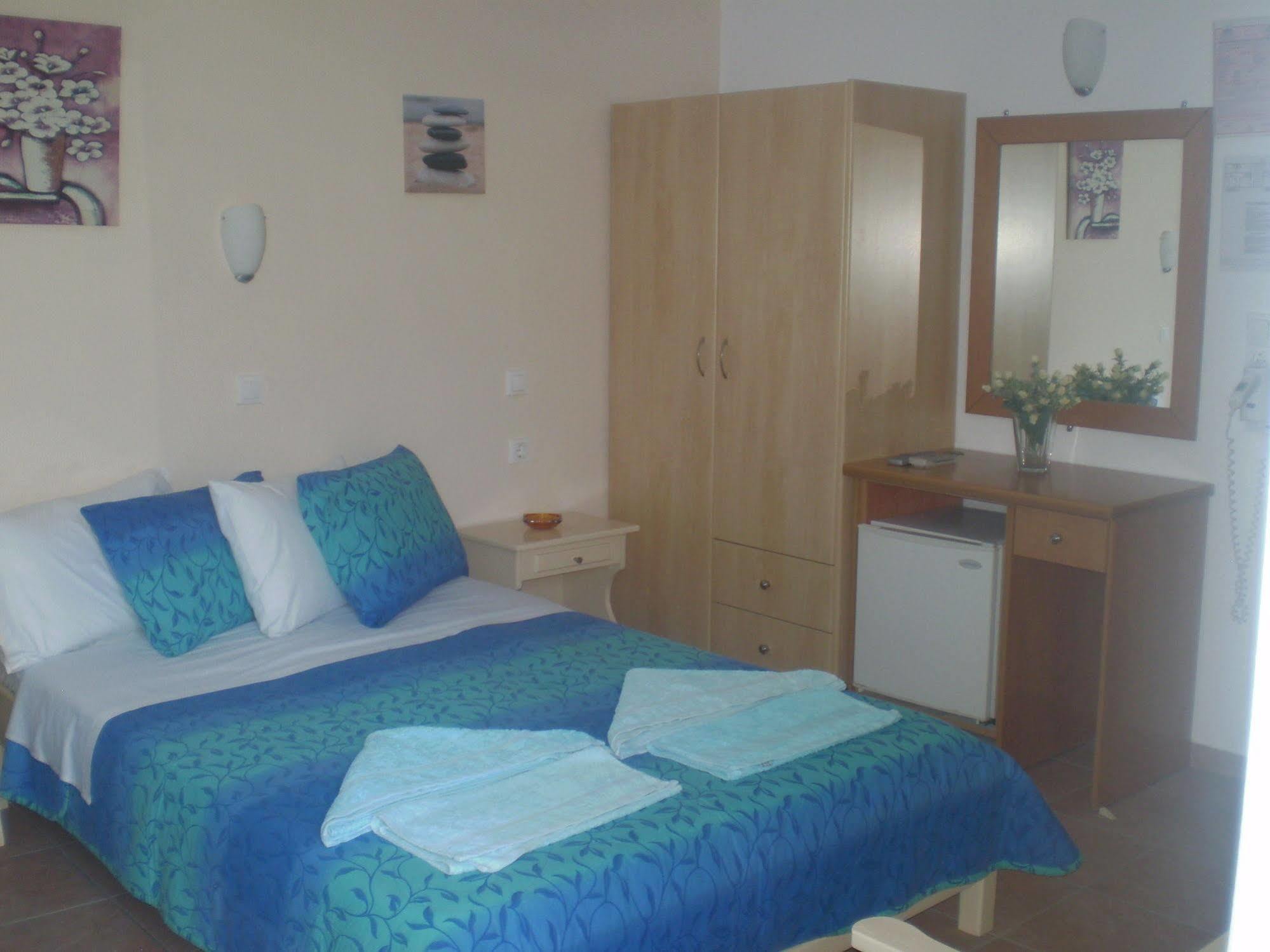 Galini Pension Иос Хора Екстериор снимка